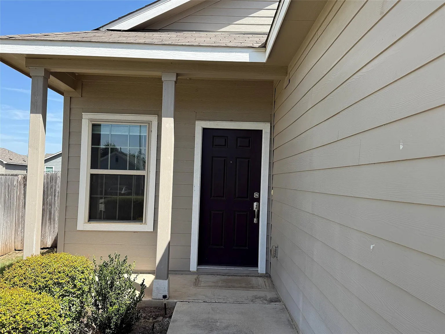 3 bed, 2.0 bath, 1266 sqft, $1,999 — Photo 3