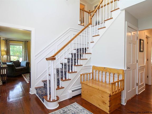 3rd image of 121 Jeffrey Ln