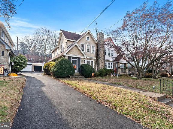 2nd image of 4608 Woodland Ave