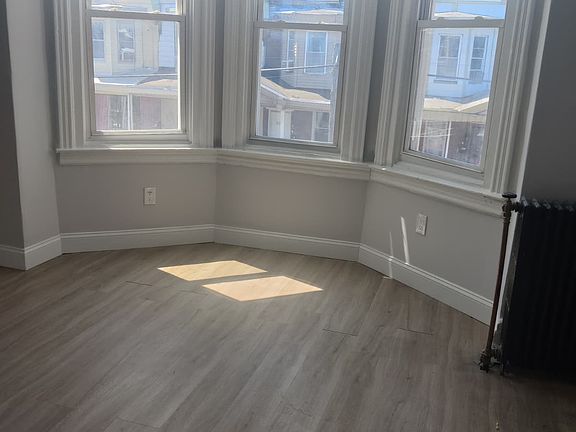 5th image of 207 E Westmoreland St #1