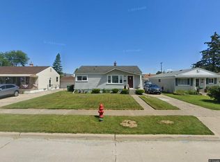 28920 Cambridge St, Garden City, MI 48135