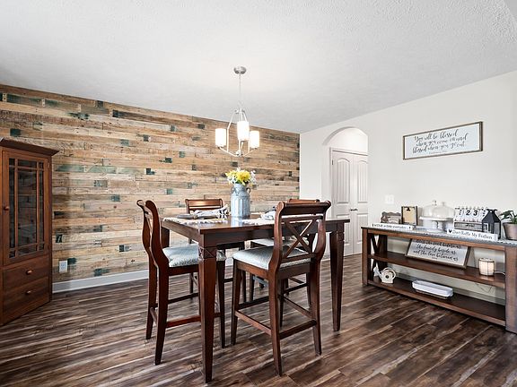 4th image of 1301 Eagles View Dr