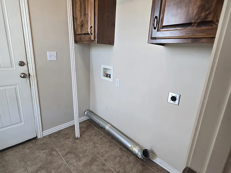2524 Empire Ave — Photo 2