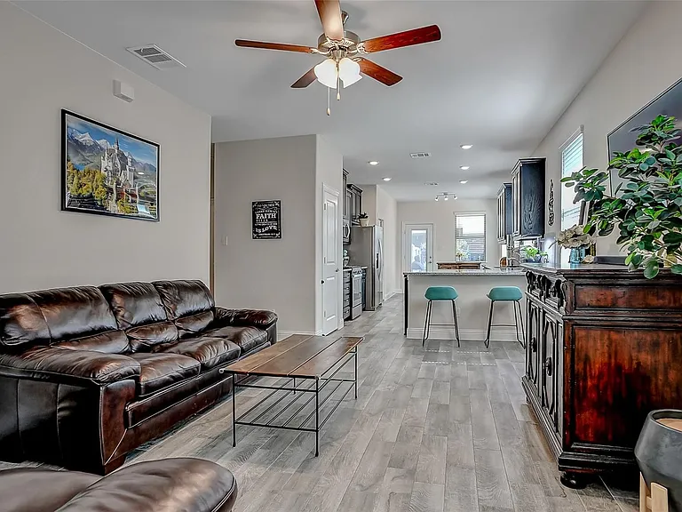 7205 Windy Meadow Dr — Photo 6