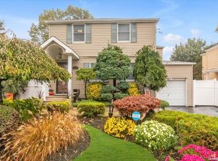 410 Little Whaleneck Rd, Merrick, NY 11566