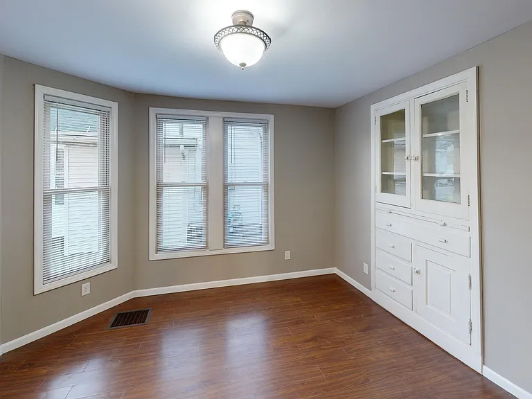 337 W Chamberlin St — Photo 5