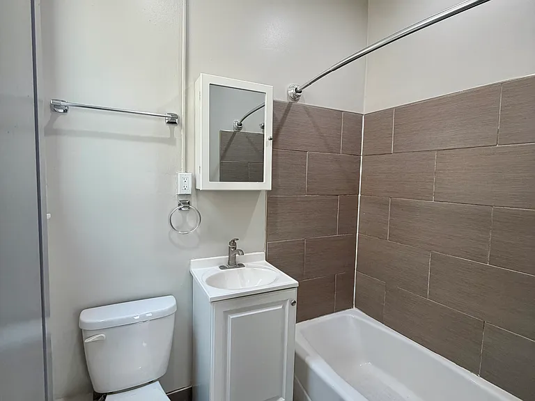 227 S 41st St #H — Photo 7