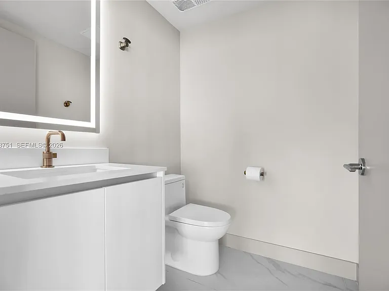 700 NE 24th St #Penthouse 5801 — Photo 32