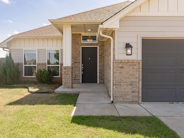15708 Vermillion Dr — Photo 4