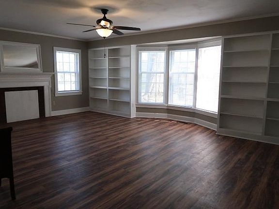 5th image of 205 E 3rd St