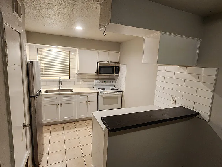 6210 Waltrip St #10 — Photo 4