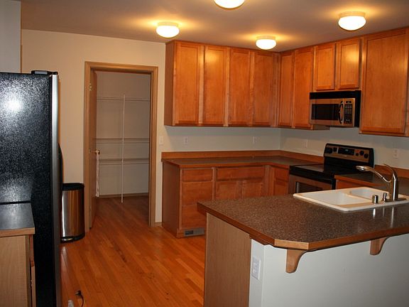 3rd image of 7915 Cortland Ave SE