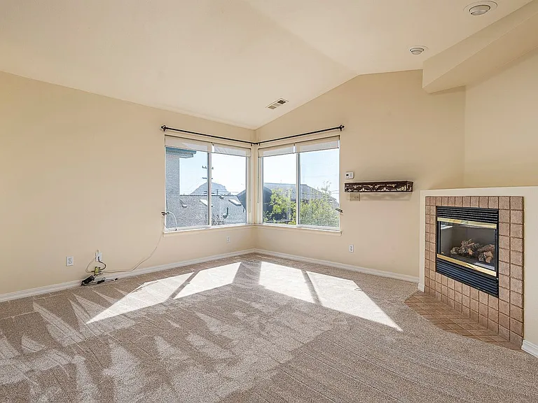 2955 Hemlock Ave — Photo 6