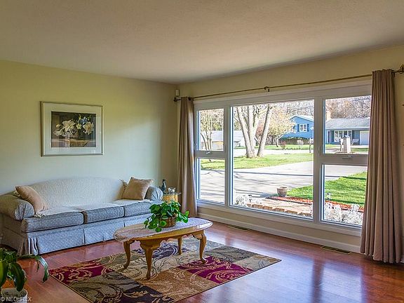 3rd image of 18114 Meadow Ln