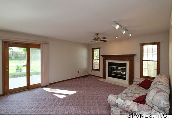 4th image of 38 Autumn Glen Dr