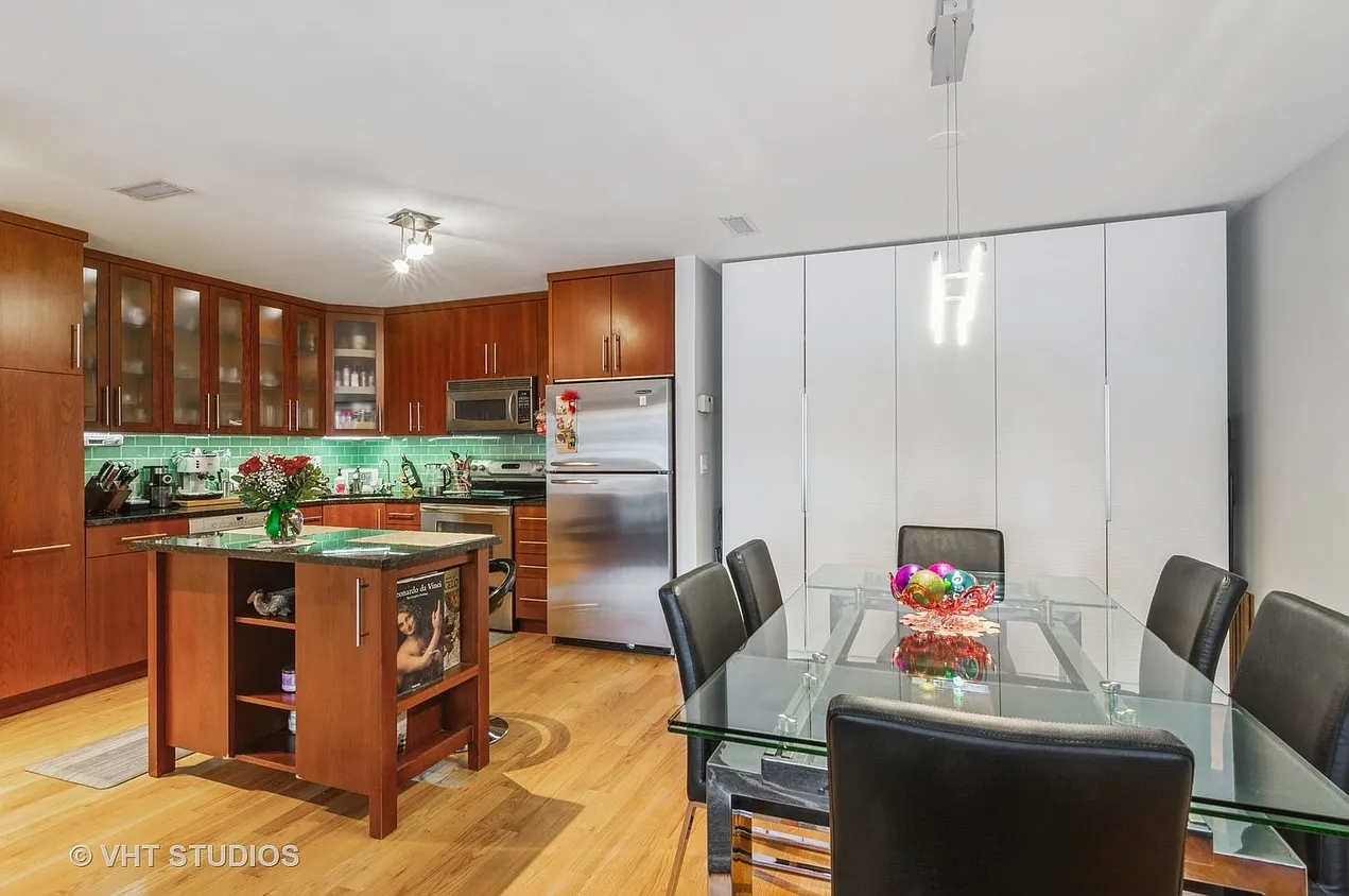 2 bed, 1200 sqft, $2,200 — Photo 2