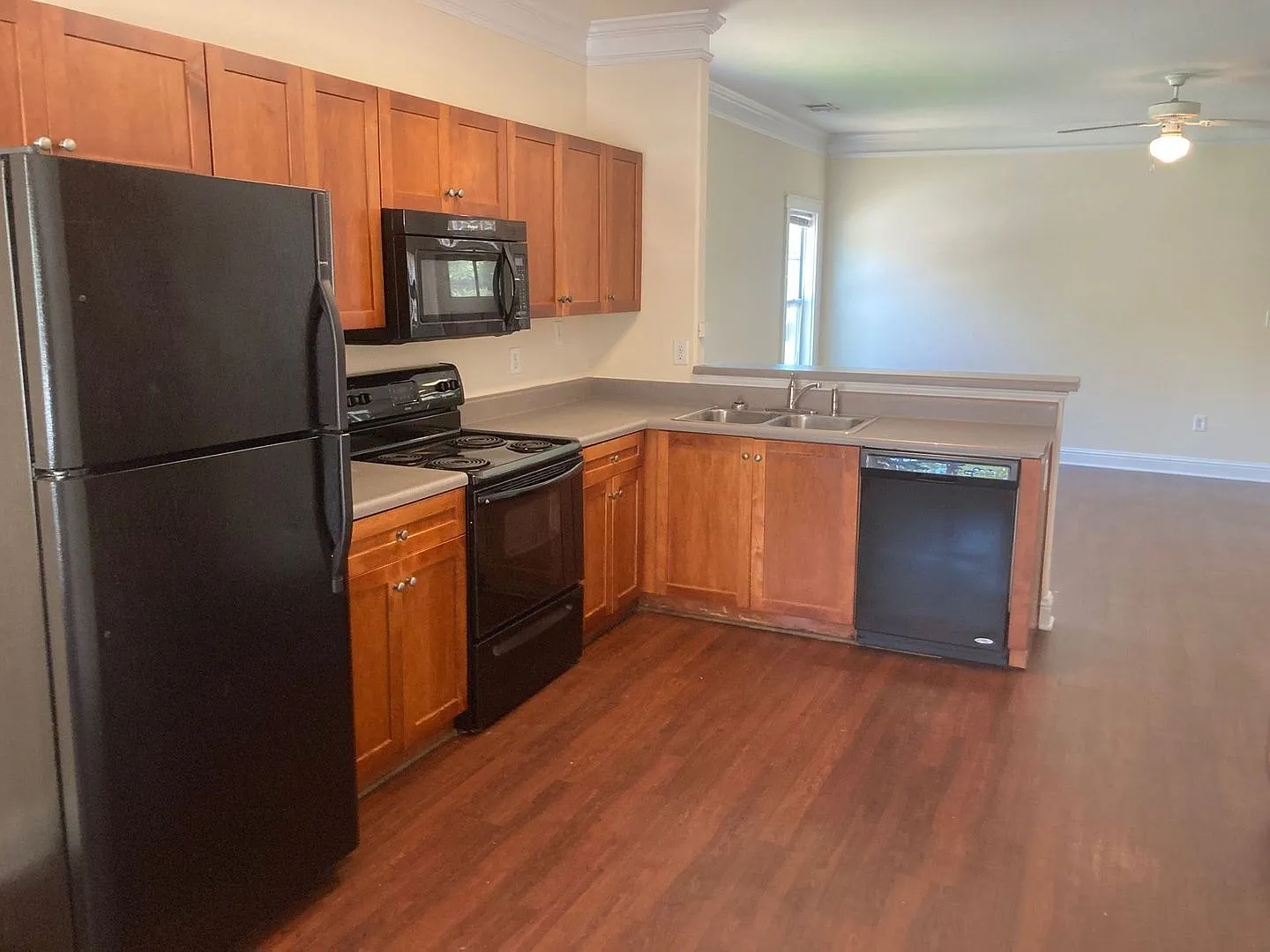 Pre-Leasing For August 6th 2027! — Photo 4