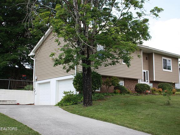 3rd image of 7709 Windsong Rd