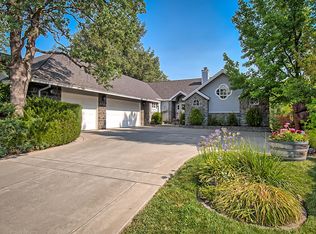 1687 Saint Andrews Dr, Redding, CA 96003