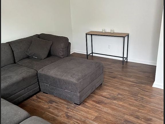 4th image of 407 Edwin St #A