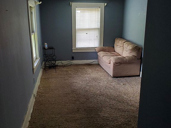 3rd image of 102 W Elm St #A