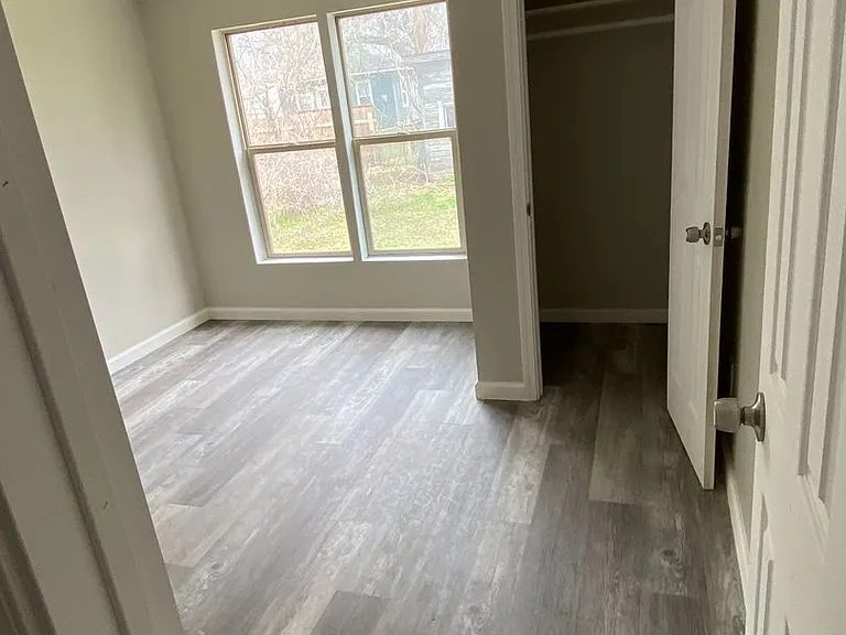 427 S 42nd West Ave — Photo 5
