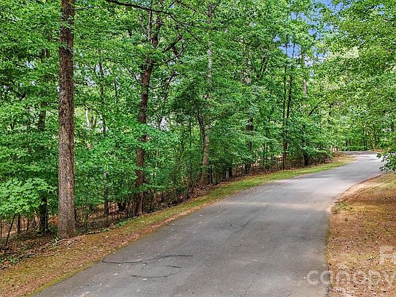 2nd image of 29 Periwinkle Ln
