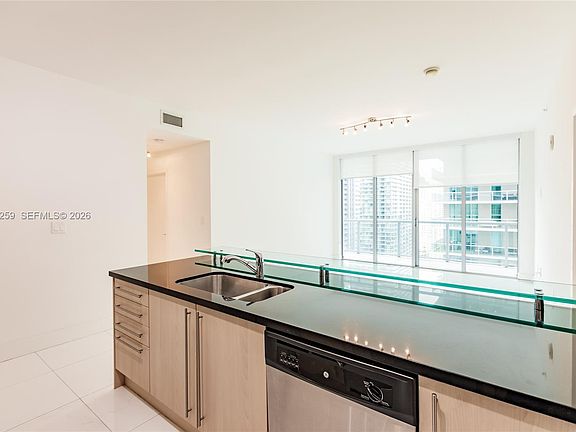 5th image of 1111 SW 1st Ave APT 3216