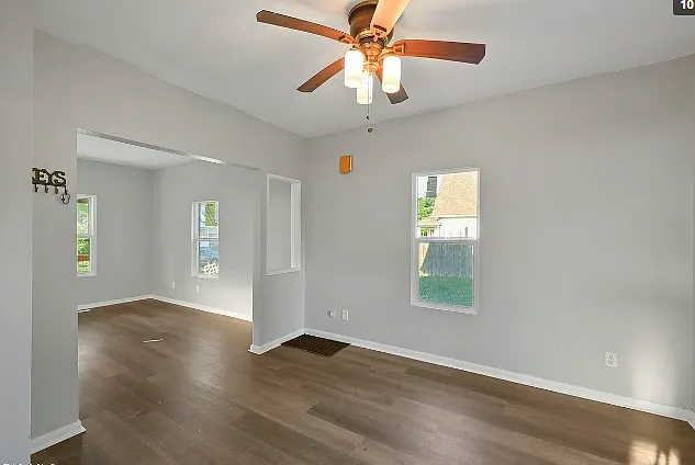 1219 Colburn St — Photo 10