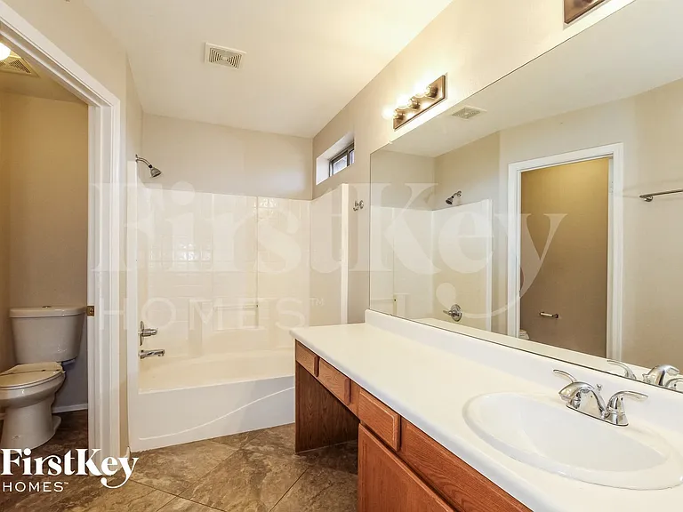 15886 W Statler St — Photo 8