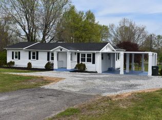 705 E Broad St, Dickson, TN 37055