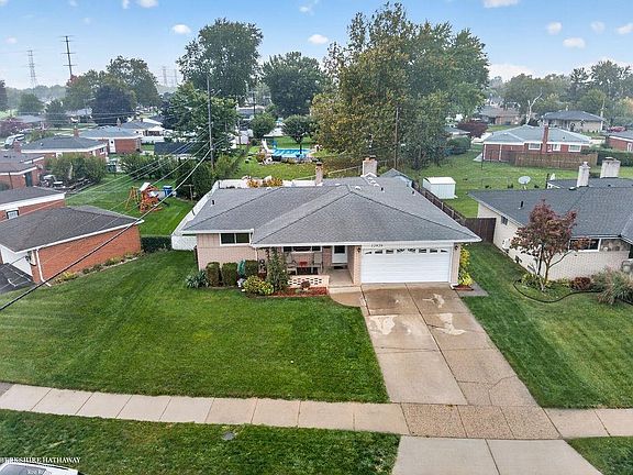 4th image of 12929 Cromie Dr