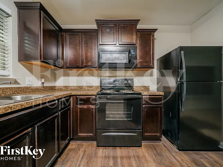 1310 Barrel Dr — Photo 6