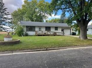 280 7th St W, Hector, MN 55342