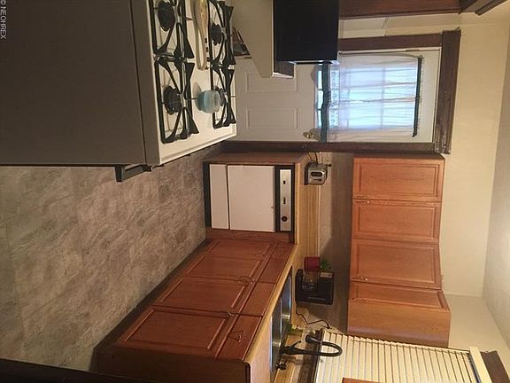 5th image of 125 Spruce St