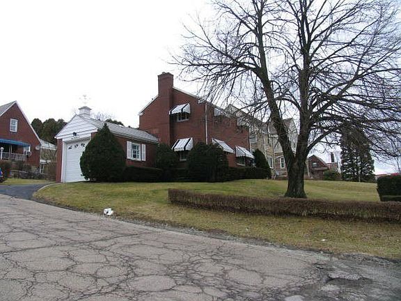 4th image of 801 Lincoln Hwy