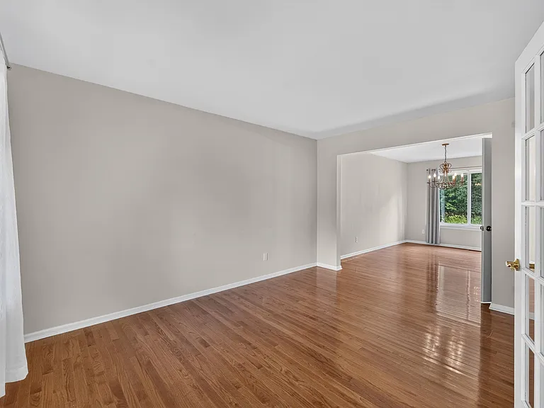 392 Sedgewood Ln — Photo 8