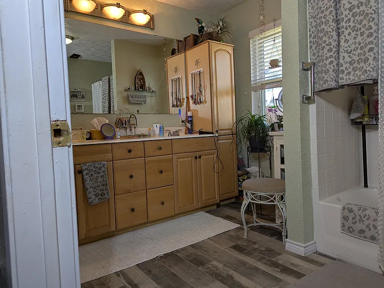 919 Milam Dr — Photo 12