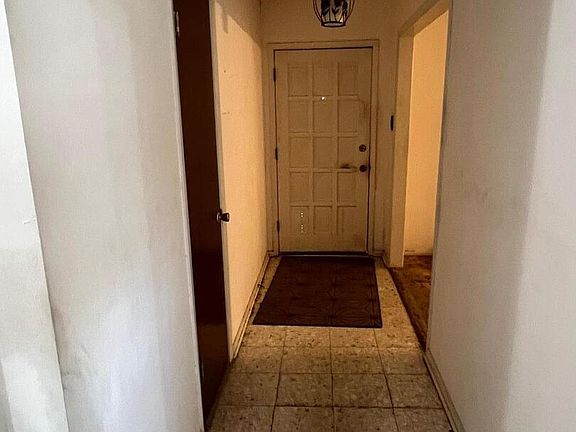 5th image of 2911 Gainesborough