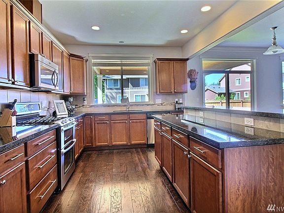 3rd image of 3830 19th Ave NE