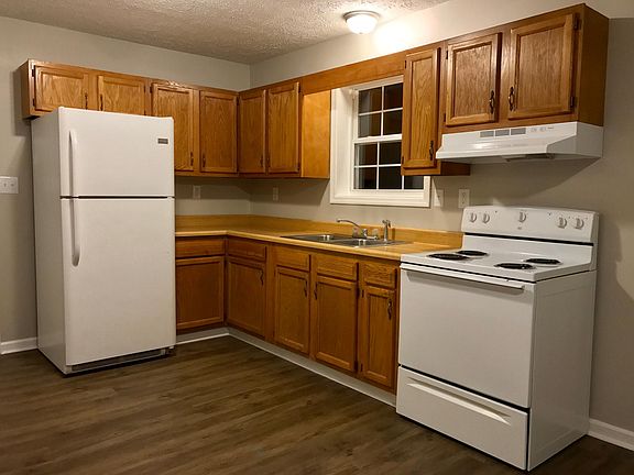 4th image of 203 Strother St