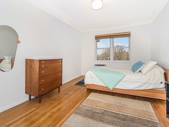 5th image of 3050 Fairfield Ave APT 6F