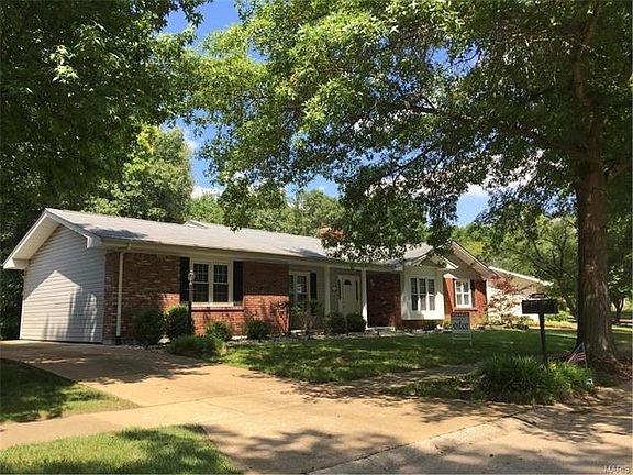5th image of 12945 Lampadaire Dr