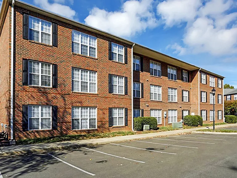 Heritage Apartments — Photo 18