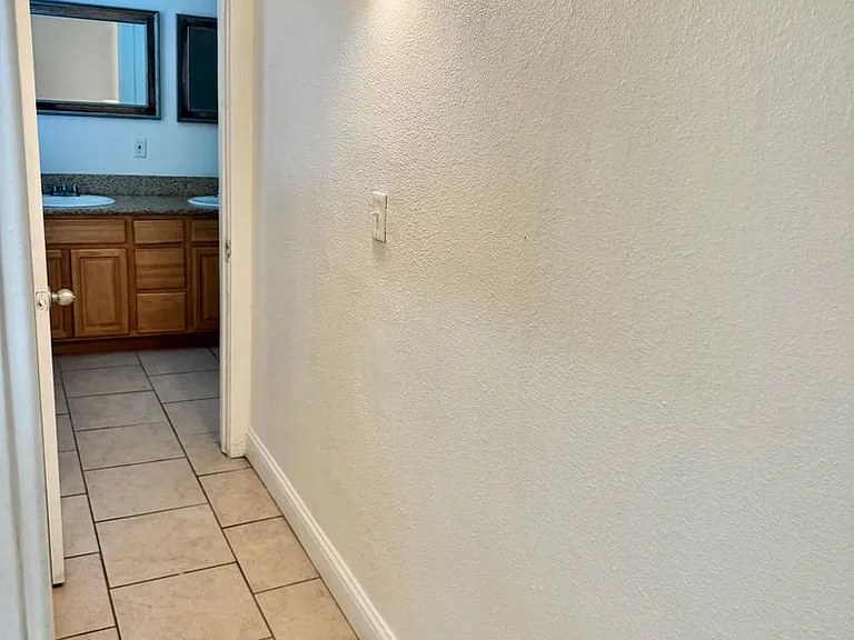 642 N Thorne Ave — Photo 10