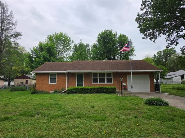 423 E 3rd St, Adrian, MO 64720