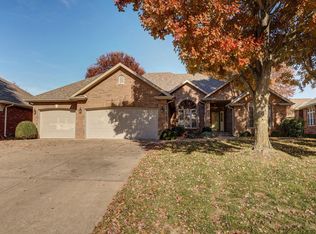 733 E Lakewood St, Springfield, MO 65810