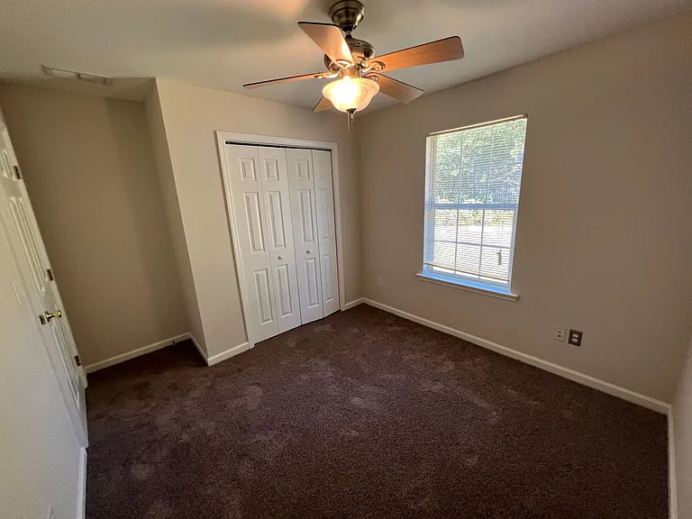 4556 Deslin Dr — Photo 9