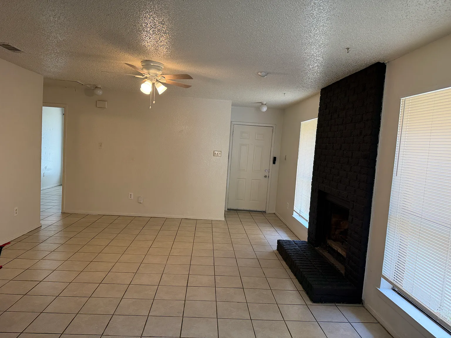 2 bed, 1000 sqft, $1,400 — Photo 4