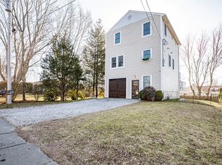39 Dundas Ave, Warwick, RI 02889